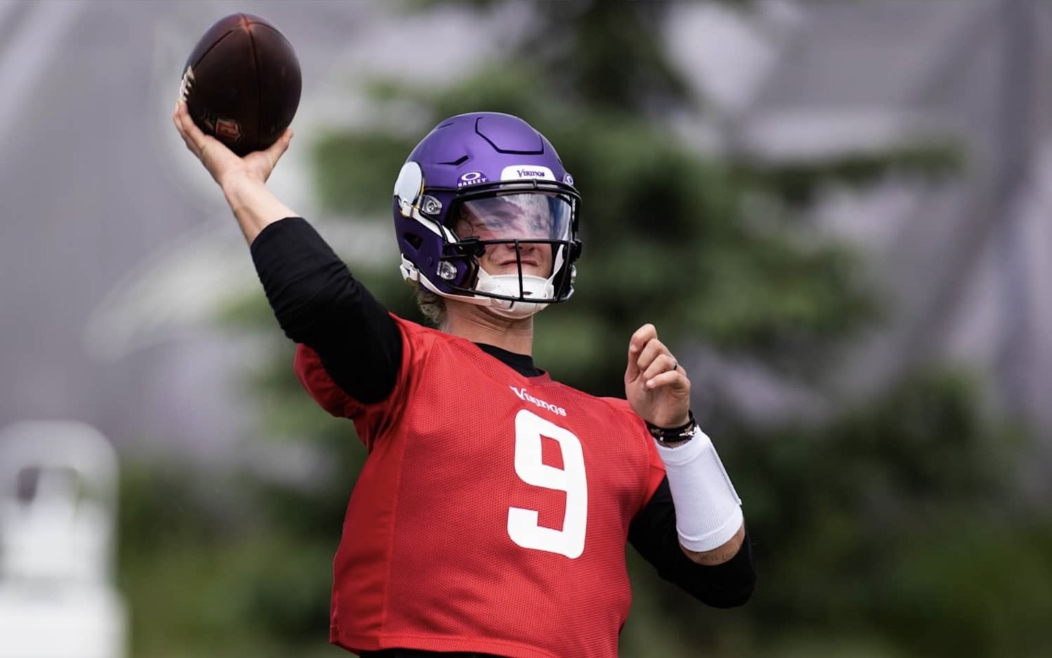 JJ McCarthy clean over-the-top release with eyes downfield